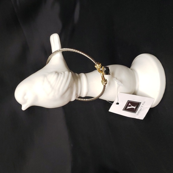 Young's NWT Ivory Ceramic Bird on Perch - Picture 5 of 5